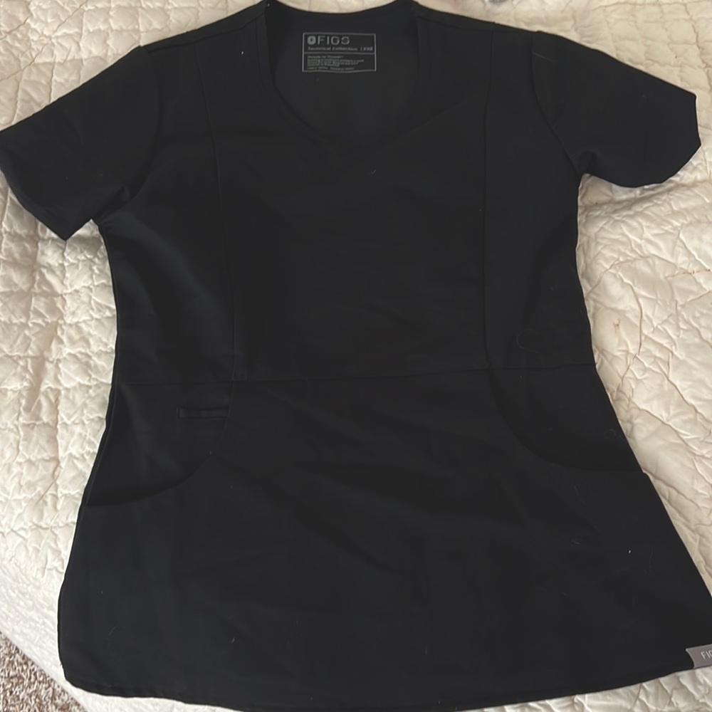 Black figs scrub top